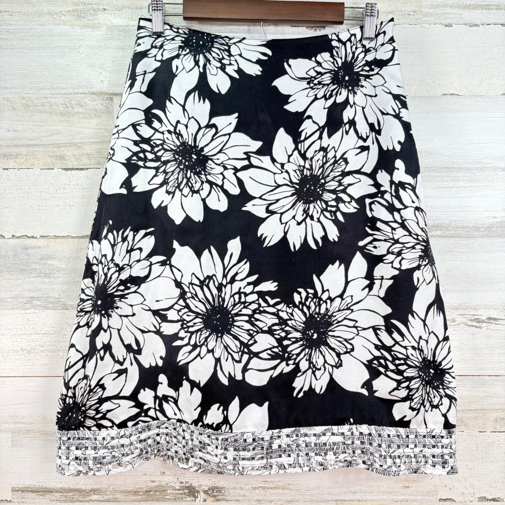 Chicos Floral Midi Skirt Black White Sunflower Lattice Hem Size 1 US 8 M Cottage